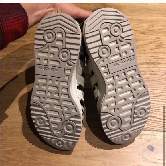 Sneakers - Picture 5 of 5